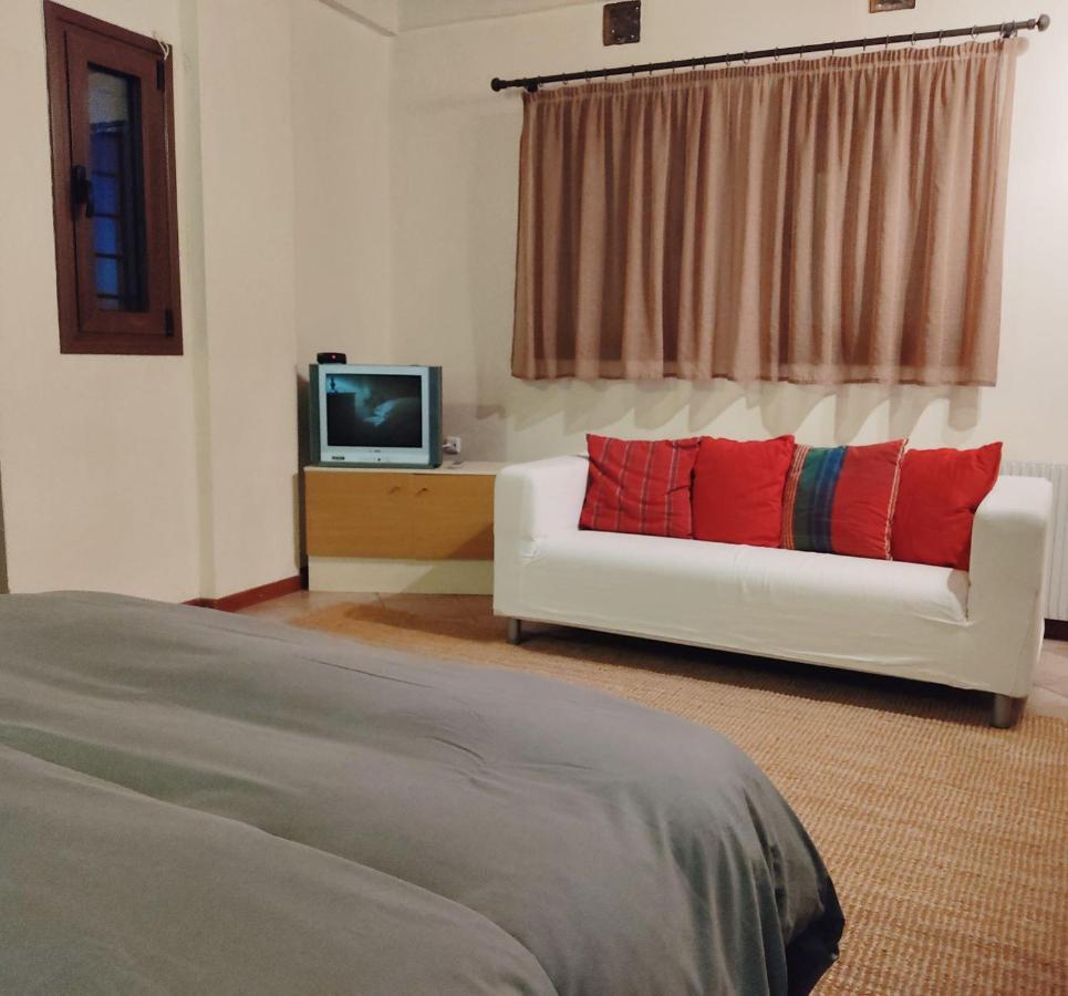 Klio Guesthouse Portaria  Bagian luar foto