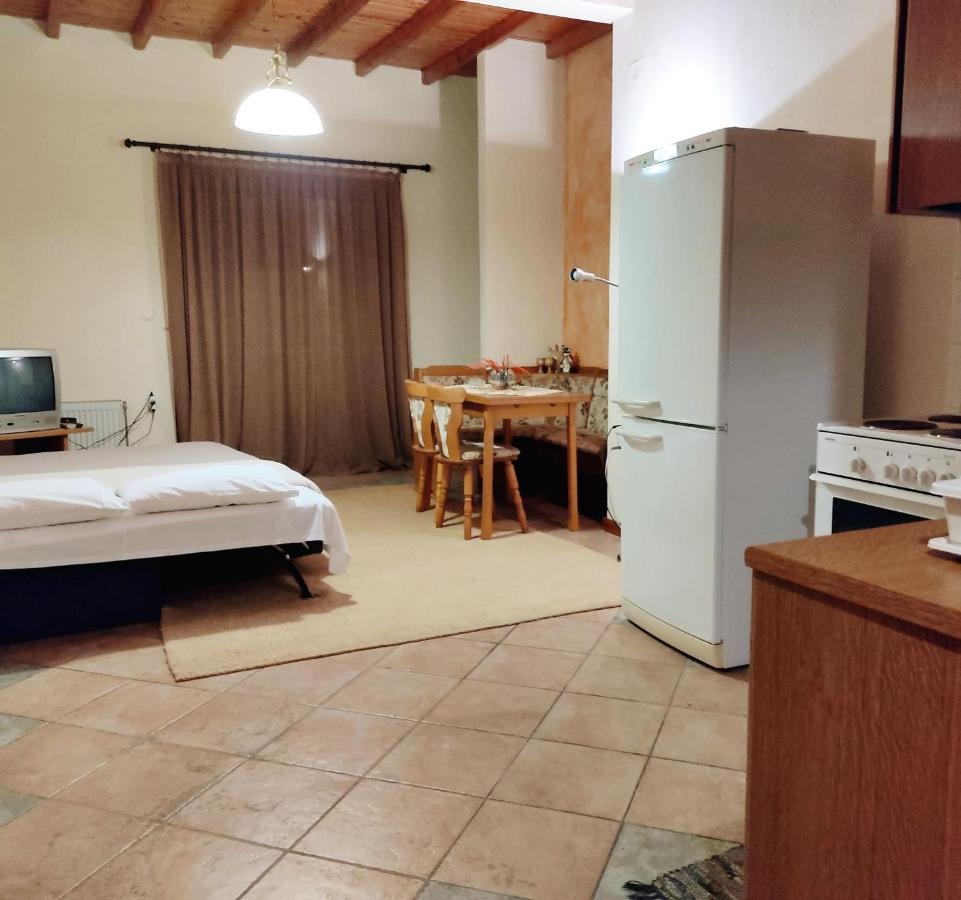 Klio Guesthouse Portaria  Bagian luar foto