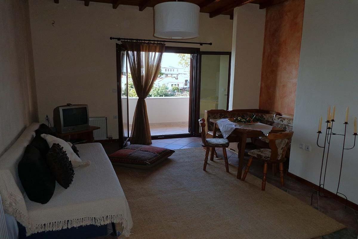 Klio Guesthouse Portaria  Bagian luar foto