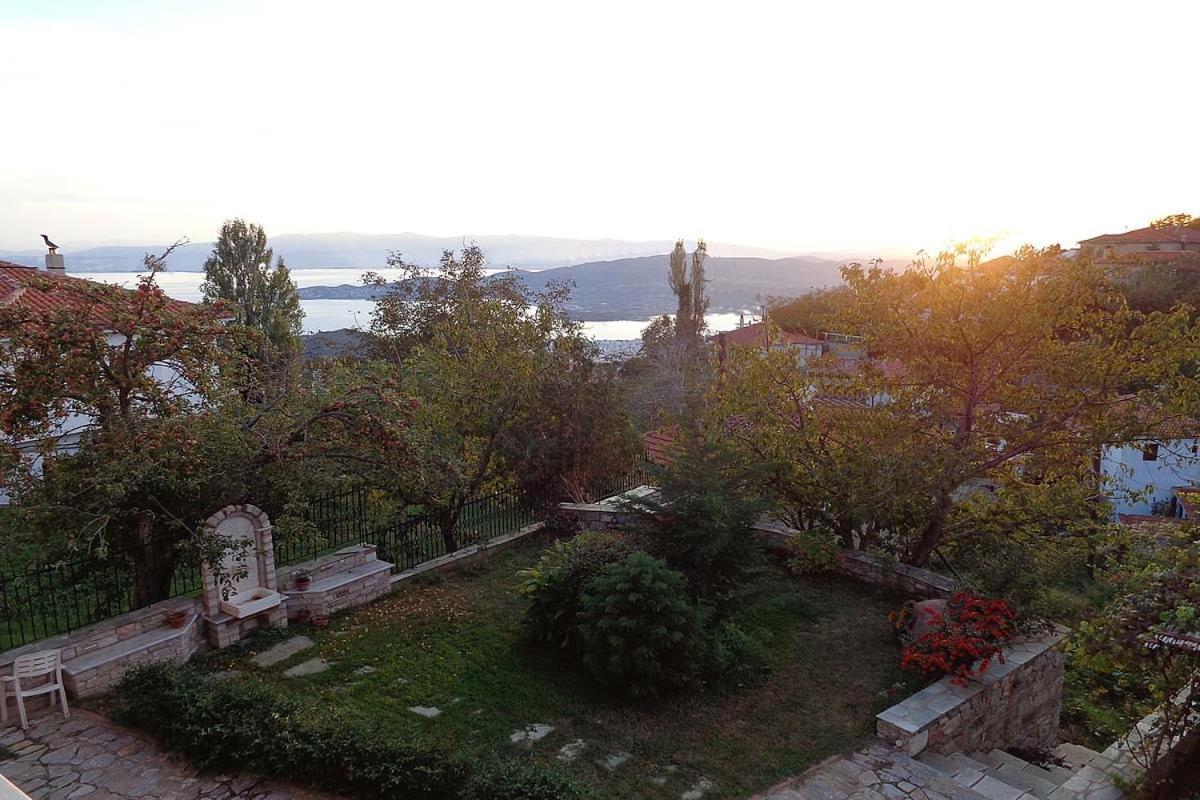 Klio Guesthouse Portaria  Bagian luar foto